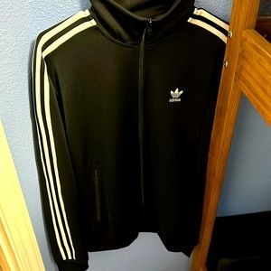 Adidas sweater size medium